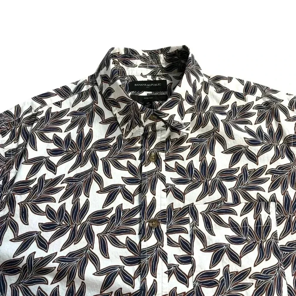 Banana Republic Men’s Button Down Leaf Pattern Slim Fit Shirt (Size M)